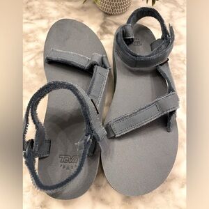 NWOB Teva Midform blue grey Women’s sandals size 11